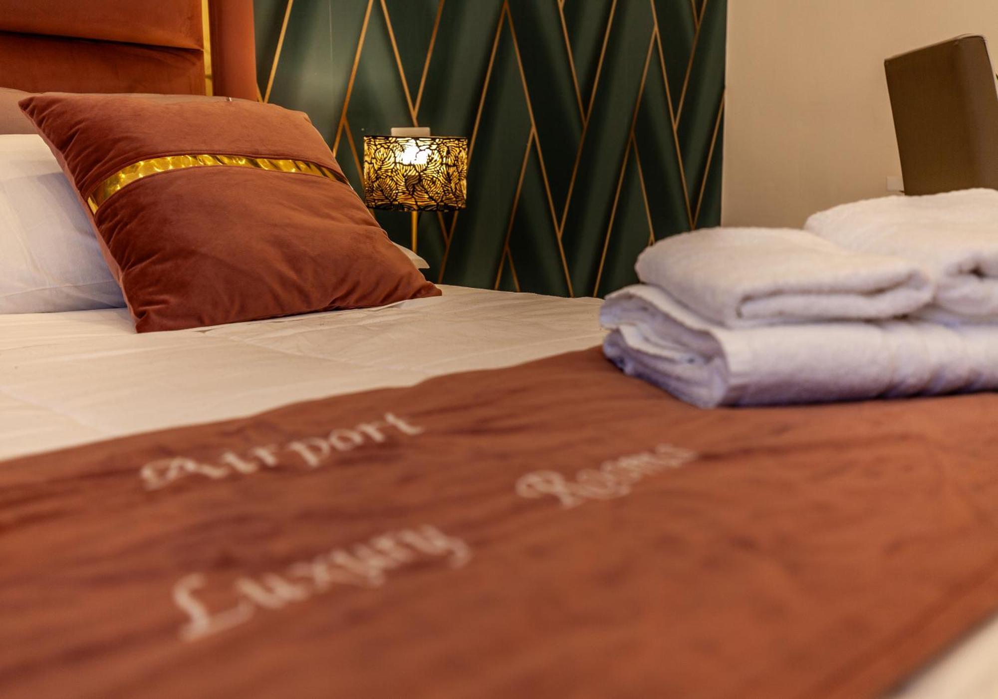 Airport Luxury Rooms Неаполь Экстерьер фото